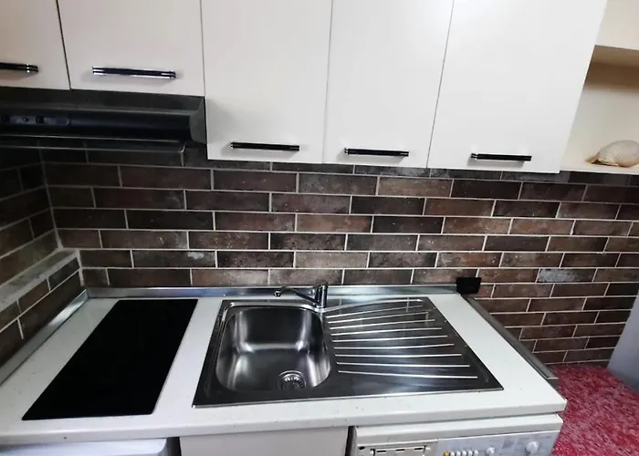 1-8 Lovely Quite Appartament 地拉那